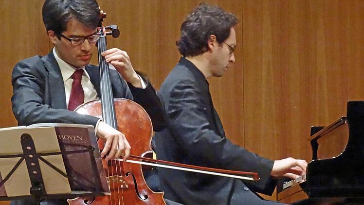 Danjulo Ishizaka (links) und Shai Wosner gastierten im Coburger Kongresshaus. Foto: Jochen Berger