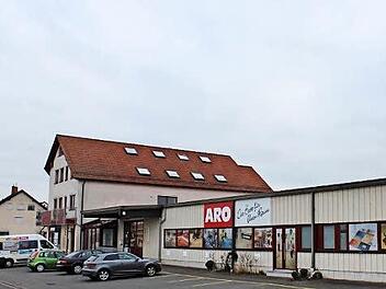 Dieses Anwesen am Schwarzenbacher Ring in Höchstadt-Süd möchte der Eigentümer zu einer Flüchtlingsunterkunft umbauen.  Foto: Andreas Dorsch