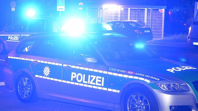 Am Donnerstagmorgen kam es zu einer wüsten Verfolgungsjagd im Nürnberger Stadtgebiet. Zwei Beschuldigte wurden festgenommen. Symbolfoto: Ronald Rinklef