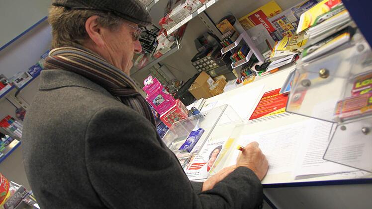 Unterschriften für einen Bürgermeister im Ehrenamt: In "Söder´s Eck" in Euerdorf in der Hammelburger Straße 1 liegt eine Liste aus. Foto: Markus Reeh