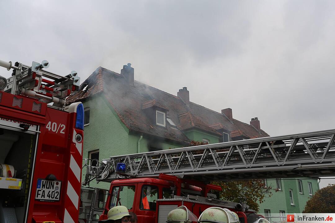Brand nach Explosion in Mehrfamilienhaus