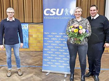 B&uuml;rgermeisterkandidat Jochen Weber (rechts) mit Ehefrau Diana und Clemens Weisser vom CSU-Ortsverband