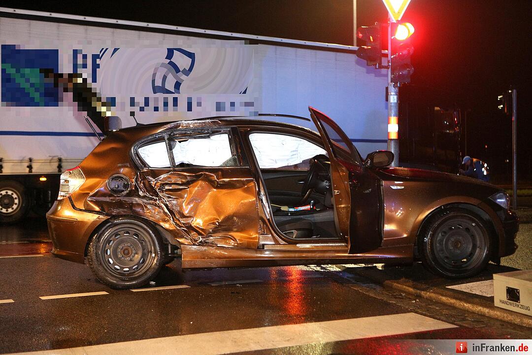 Berliner Ring in Bamberg: Pkw kollidiert mit Lkw