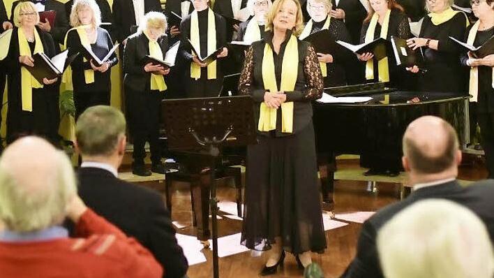 Der Bayreuther Zamirchor unter der Leitung von Barbara Baier bei seinem Auftritt in Bayreuth Foto: Fuchs