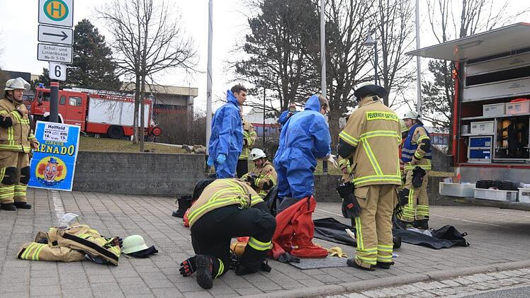 Zu einem Zwischenfall mit einem chemischen Stoff kam es am Morgen in der Gesamtschule in Hollfeld. Foto: NEWS5 / Merzbach