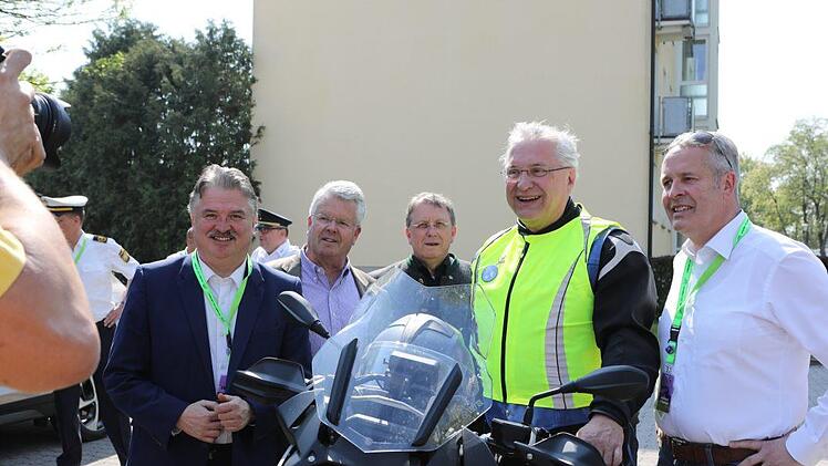 Innenminister Joachim Herrmann zu Gast bei der Motorradsternfahrt. Foto: Barbara Herbst