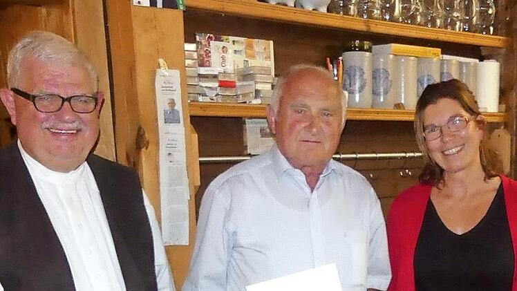 Bei der Ehrung: Walter Tausenpfund (l.), Konrad Sponsel und Christiane Holzmann Foto: P. Pöhlmann