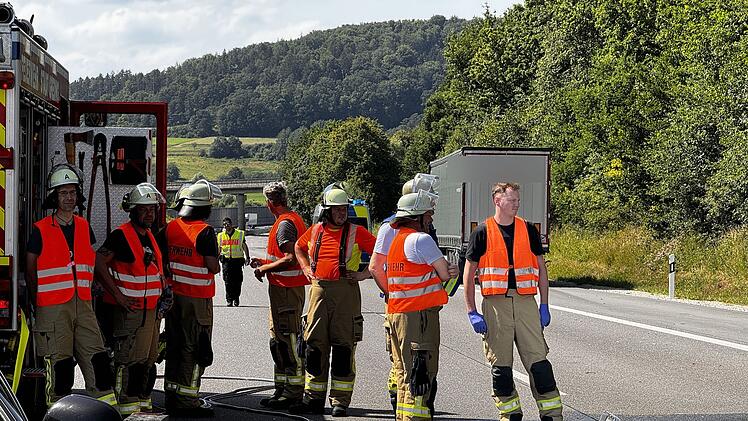 Tödlicher Verkehrsunfall: Auto kracht in Lastwagen