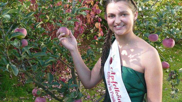 Apfelkönigin Julia Löffler wird am Sonntag einen Apfelbaum pflanzen.  Foto: privat
