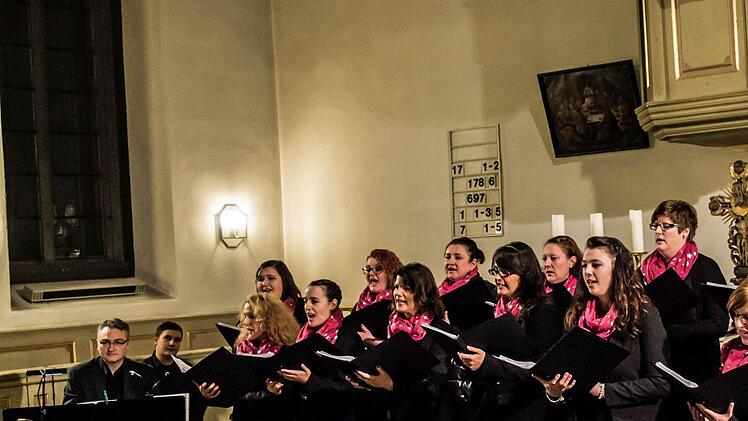 Impressionen vom Weihnachtskonzert mit dem "Vocalensemble Coburg" in Unterlauter.Foto: Jochen Berger