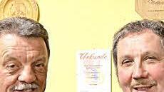 Hermann Metz (links) und Elmar Wehner wurden für 40 Jahre Mitgliedschaft im Feuerwehrverein geehrt.
