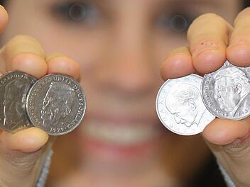 Willy Brandt, Kurt Schumacher, Max Planck und Franz Josef Strau&szlig; (von links) zierten Zwei-Mark-St&uuml;cke (neben Konrad Adenauer, Theodor Heuss und Ludwig Erhard). Foto: Matthias Einwag