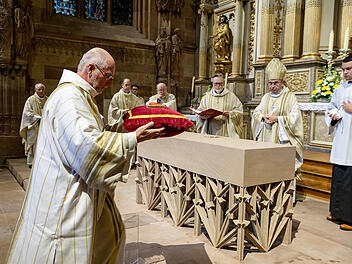 Von Bamberg nach Straßburg: Heinrichs Reliquie geht nach Tausch zurück