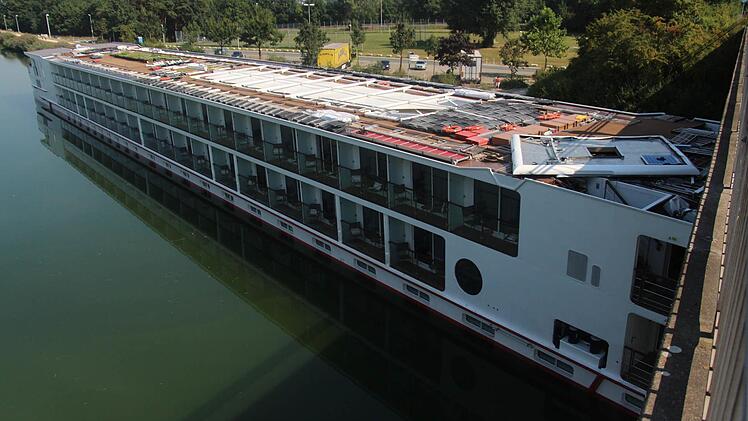 Schiffunglück auf dem Main-Donau-Kanal bei Erlangen Foto: Christian Bauriedel