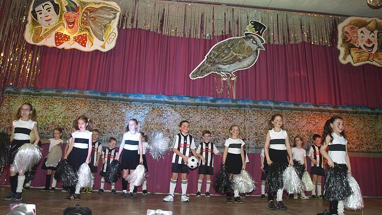 FC-Fasching in Rottershausen mit viel Tanz, Gesang und Sketchen. Foto: Stefan Geiger