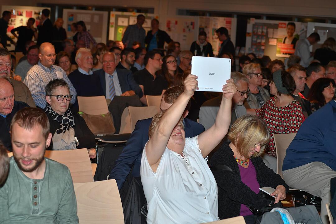 Podiumsdiskussion zur Bundestagswahl in der Brose Arena in Bamberg