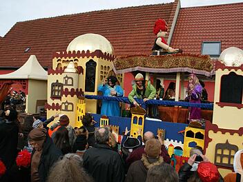 Ins Land von Aladin entführten die "Aicher Moggl" mit ihrem Wagen beim Oberauracher Faschingszug. Fotos: Sabine Weinbeer