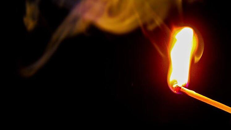 In einem Restaurant in Nürnberg legten noch unbekannte Täter in der Nacht von Donnerstag auf Freitag ein Feuer. Symbolfoto: 955169/pixabay.com