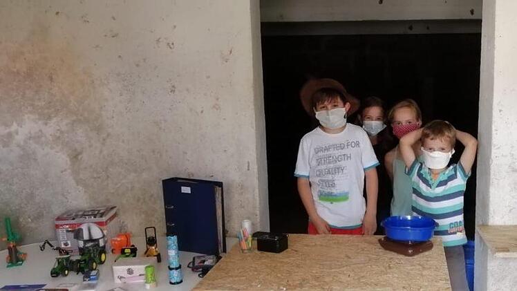 Vier Kinder hatten im Kartoffelkeller ihrer Eltern einen kleinen Dorfladen eröffnet und auch streng auf die Corona-Vorschriften geachtet. Doch ein missgünstiger Nachbar verdarb ihnen jetzt den Spaß. Foto: privat