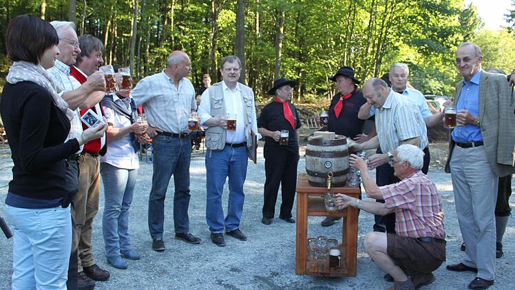 Bieranstich Foto: Veronika Schadeck