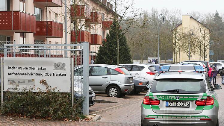 Die Polizei Bamberg-Stadt hat seit März 2016 zehn Beamte zur Unterstützung erhalten, außerdem entlasten andere Präsidien die Inspektion bei Abschiebungen. Sind damit die aus München zugesagten Stellen zur Betreuung der Aufnahmeeinrichtung abgedeckt?  Foto: RiegerPress(Archiv)
