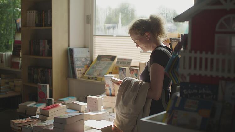 Melanie tr&auml;umt davon, ihr Geld f&uuml;r B&uuml;cher auszugeben.