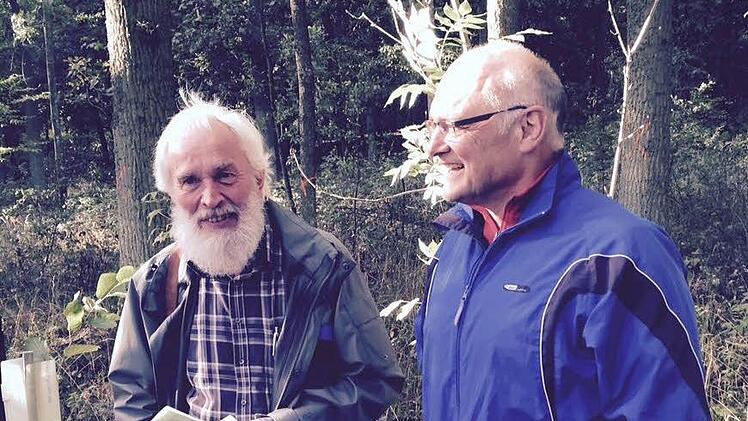 Franz Eder (links) und Bürgermeister Wolfgang Borst informierten über den Hofheimer Stadtwald.