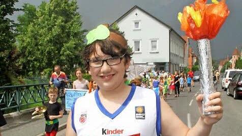 Einer von mehreren Fackelläufern Foto: Gerda Völk