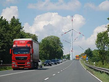 Am Repperndorfer Berg werden alle Fahrspuren erneuert. Foto: G. Bauer
