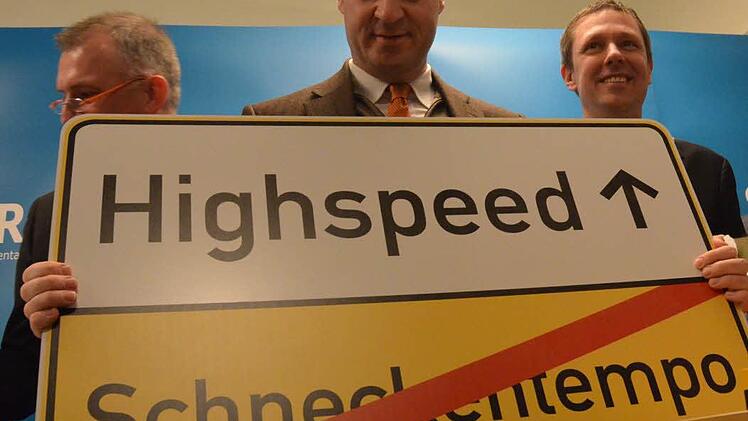 Finanz- und Heimatminister Markus Söder (CSU) sagt lahmen Datenverbindungen in Rödental den Kampf an. Foto: Rainer Lutz