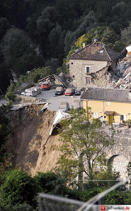 Schweres Erdbeben erschüttert Zentralitalien