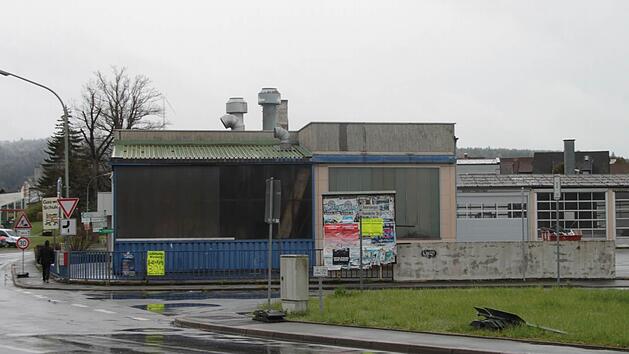 Die Speditionsgeb&auml;ude werden abgerissen, ein Lebensmittelmarkt wird gebaut. Netto will seine Filiale im Fr&uuml;hjahr 2017 auf dem einstigen Vogel-Areal er&ouml;ffnen. Fotos: Alexander Hartmann