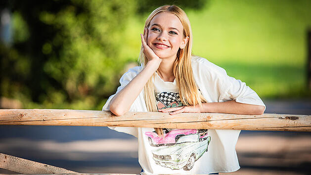 Katharina Hirschberg aus Franken spielt in der Landarztpraxis mit