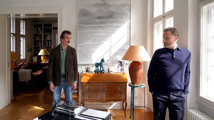 Dirk Tietze (Hubertus Hartmann, rechts), Vater der ermordeten Alexandra, ist nach dem Fund ihrer Leiche wenig kooperativ. Weil er etwas zu verbergen hat? Das möchte Kommissar Matzen (Karsten Antonio Mielke) herausfinden.