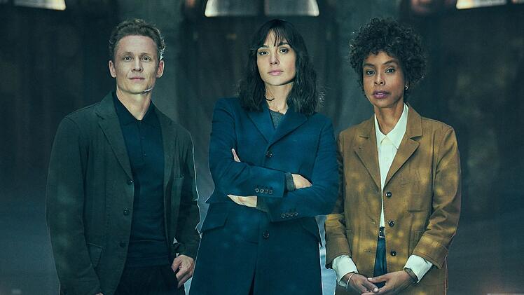 Auch international ein Star: Zuletzt war Matthias Schweighöfer an der Seite von Gal Gadot (Mitte) im Netflix-Actionfilm "Heart of Stone" zu sehen.