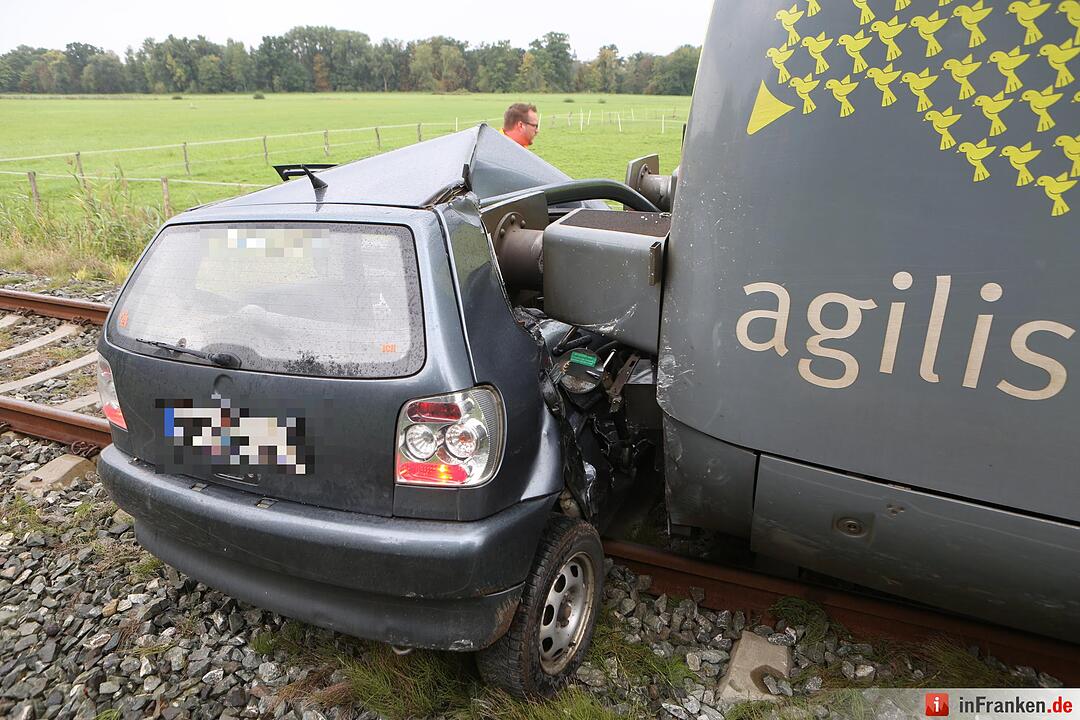 Zug erfasst Auto im Kreis Haßberge