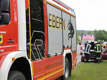 Auch am Vormittag schnell vor Ort: Die Eberner Wehr bei einem Motorbrand nahe dem Krankenhaus im Juni 2015.  Foto: Ralf Kestel