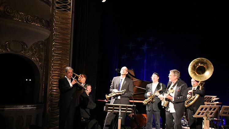 Die Frankfurt Swing All Stars standen zum ersten Mal mit dem Bad Kissinger Kurorchester auf der Bühne. Foto: Ralf Ruppert