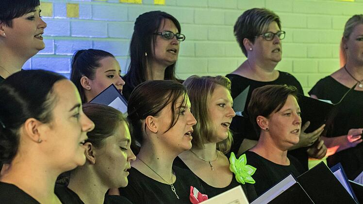 "Somewhere over the Rainbow" lautete das Motto des Gedenkkonzerts für den vor einem Jahr verstorbenen Sängerkreis-Vorsitzenden Günter Freitag. Gestaltet wurde das Programm vom Vocalensemble Coburg unter Leitung von Steffi Berg.Jochen Berger