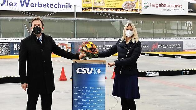 Beim Fototermin in der Bayreuther Eishalle (v.&nbsp;l.): die CSU-Kreisvorsitzende Bayreuth-Land und Landtagsabgeordnete Gudrun Brendel-Fischer, Vorsitzender der Bundeswahlkreiskonferenz Franc Dierl, Bundestagsabgeordnete Silke Launert und der stellvertretende CSU-Kreisvorsitzende Forchheim Stefan F&ouml;rtsch