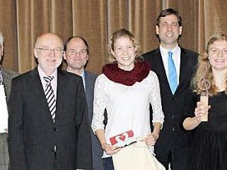 Bei der Ehrung (v. l.): Bernhard Kreisl, Wolfgang Rast, Michael Hofmann, Lea Clemens, Hermann Ulm, Alexandra Arzberger und Klaus Killinger