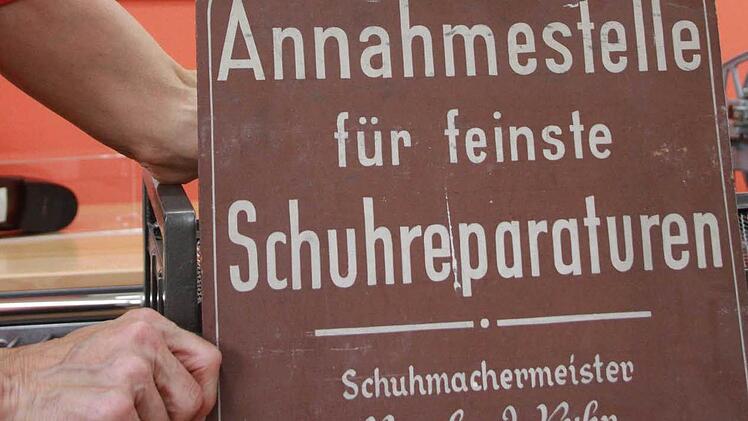 Christine Schmittfull kehrt zurück zu ihrer Leidenschaft: Schuhe. Ab August macht sie sich mit der Schuh-Werkstatt ihres Vaters selbstständig. Foto: Carmen Schmitt