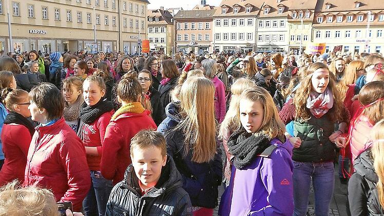 "One Billion Rising" auf dem Maxplatz. Archivfoto: Ille Binting