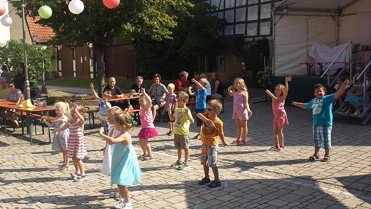 Das Dorffest, von der Vereinsgemeinschaft ausgerichtet, zählte seit vielen Jahren zu einem Fixpunkt im Jahresablauf. Bieranstich, Tanzbeiträge und gemütliches Miteinander umfasste das Programm. Ob es künftig gefeiert wird, hängt davon ab, wie es in der VG selbst weiter geht. Foto: Stefan Geiger