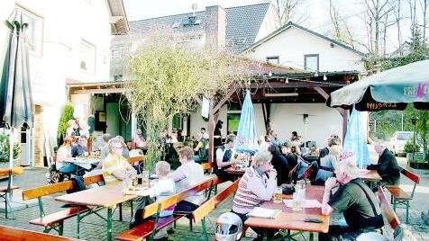 Schnitzelstube in Ahorn.