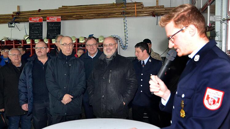 Bei der Übergabe des neuen HLF 20 Fahrzeugs. Peter Rauch