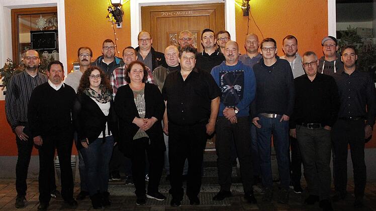 Die Gemeinderatskandidaten der Liste objektive Kommunalpolitik mit dem    Bürgermeisterkandidaten Reiner Braun in der Mitte Foto: Evi Seeger
