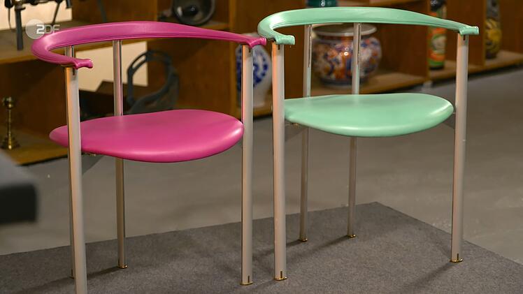 Die zwei IALEA-Stühle von B&B Italia aus den 1980er-Jahren wurden auf 300 bis 400 Euro geschätzt. David Suppes kaufte sie für 280 Euro.