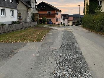 Der Gemeinderat Wilhelmsthal beschloss in einer Sondersitzung, einen Teil der Gemeindestraßen in Effelter nach der Sanierung der Wasserleitung komplett neu zu asphaltieren.  Foto: Michael Wunder