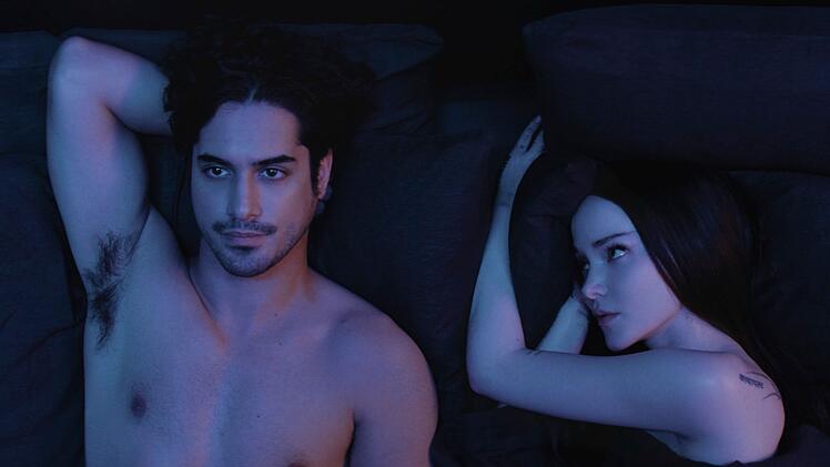 "56 Tage" dauert die Beziehung von Oliver (Avan Jogia) und Ciara (Dove Cameron) - &uuml;brig bleibt nur eine Leiche.
